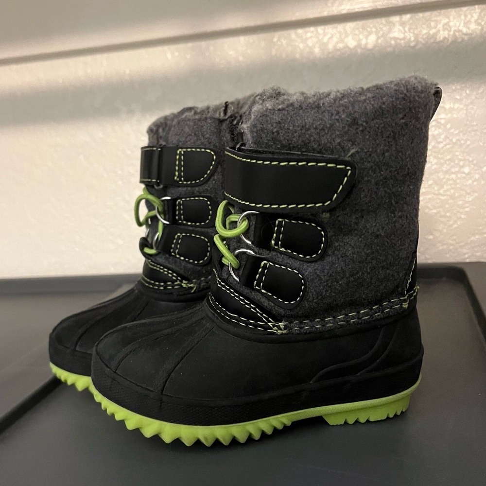 Snow boots